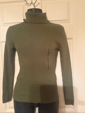 Slim Ribbed Olive Green Turtleneck Sweater